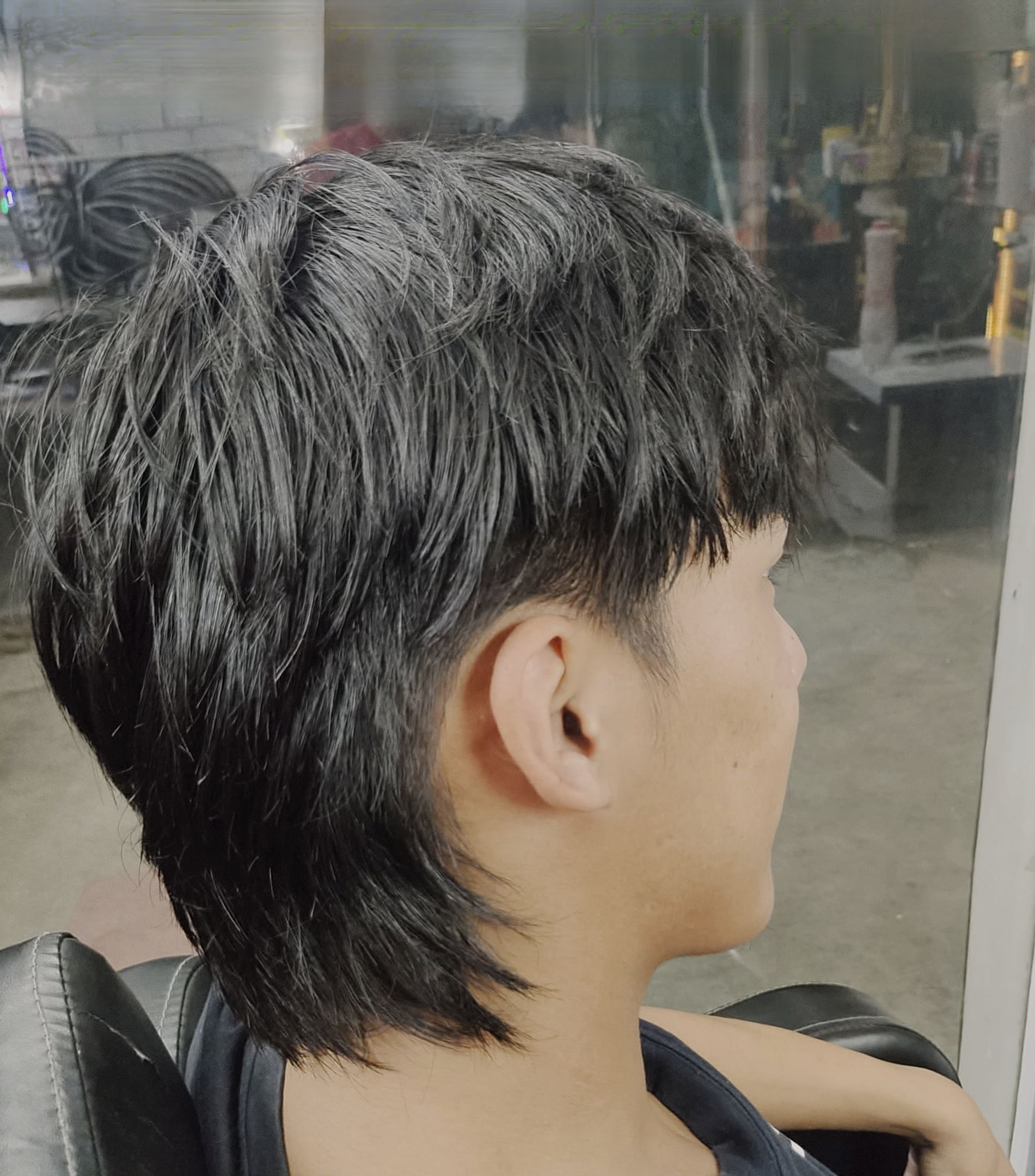 Suasana dan hasil potong rambut di barbershop